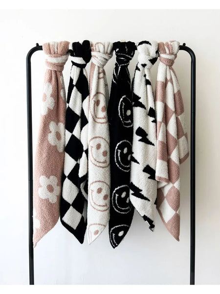 Daisy Plush Baby Blanket | Latte - PREORDER